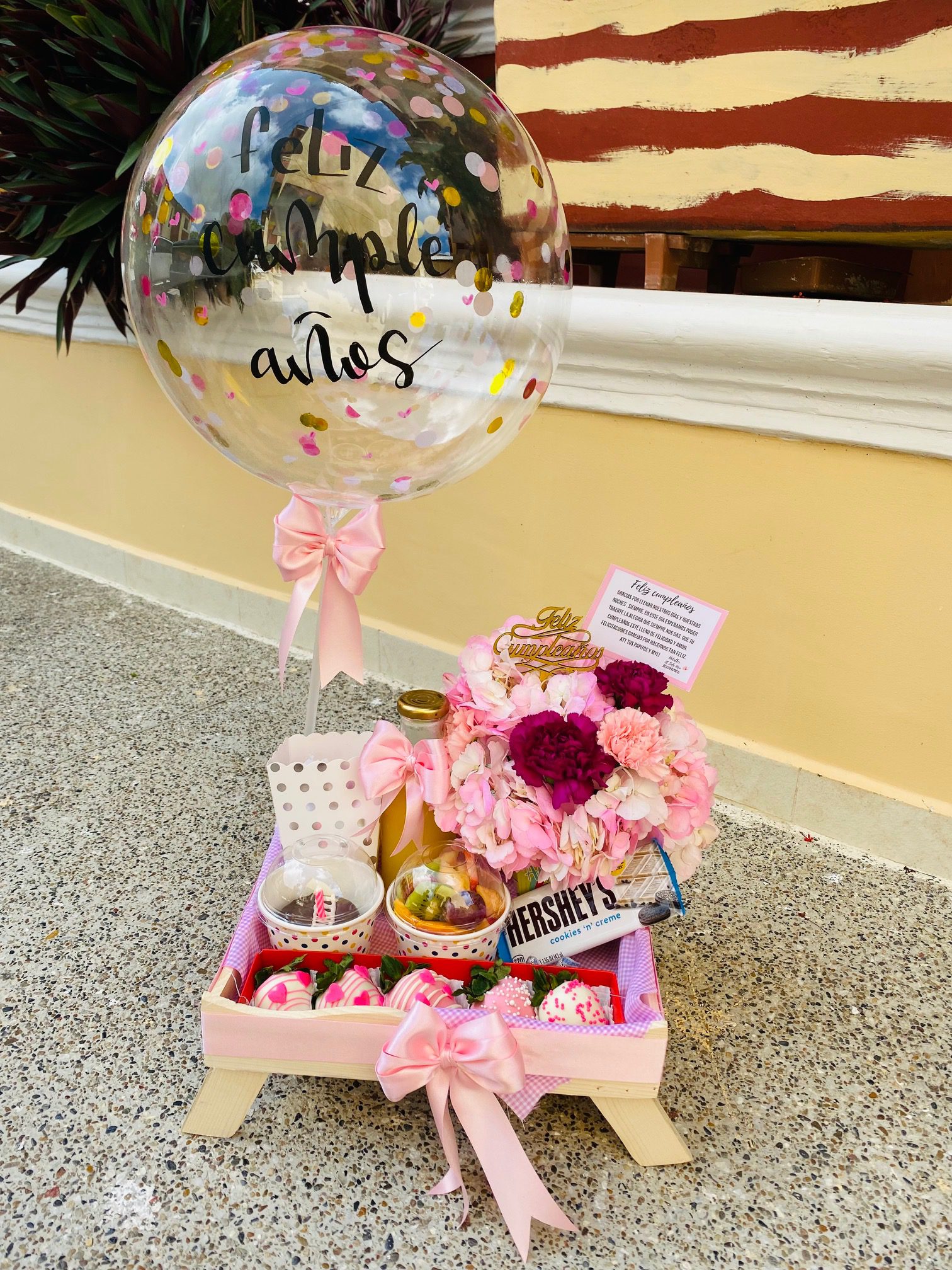 desayuno de cumpleaños con flores - Tienda de Regalos Barranquilla